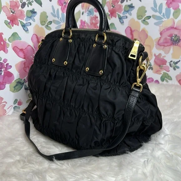 💯Authentic Prada Black Nylon Tessuto Gaufre Tote🍀